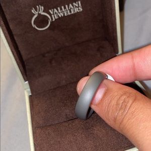 Men’s wedding band